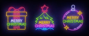 Rótulos luminosos de neón con motivos navideños y el mensaje Merry Christmas